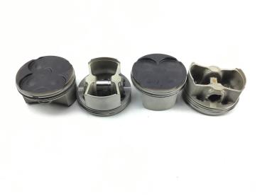 Suzuki GSXR 750 K1 K2 K3 Motor Kolben Piston