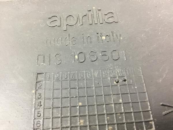 Aprilia RSV 1000 RR Mille RP Gummi,Deckel 13093-105501