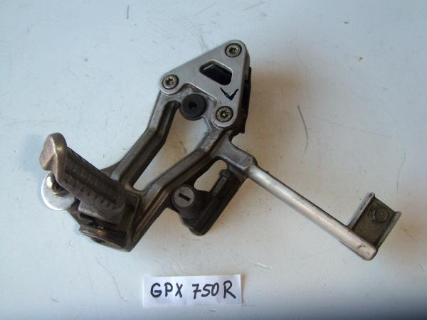 Kawasaki GPX 750 R 86-89  Fußrasten Fussraste Hinten Sozius links und rechts