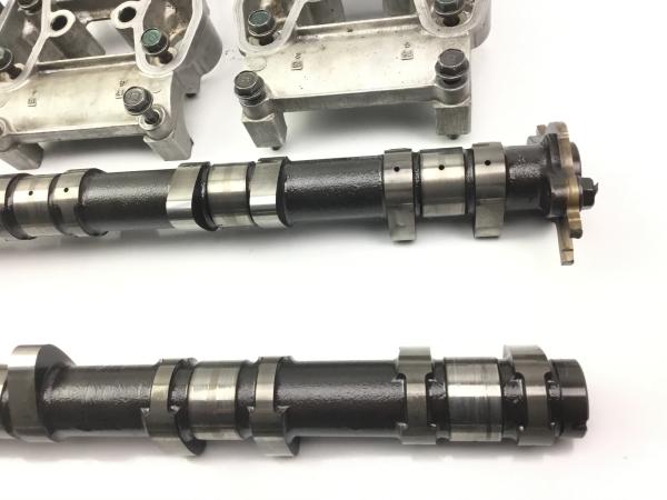  Honda CBR 1000RR SC57 Nockenwelle Einlass Auslass Lagerbock Ventil Shims