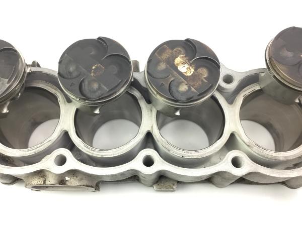 Suzuki GSXR 600 SRAD 96-99 Motor Zylinder Kolben Piston cylinder head