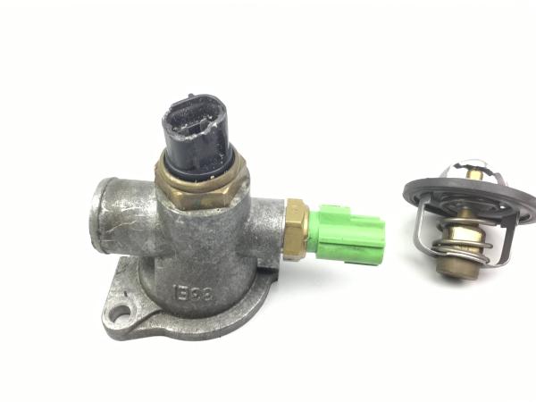 Suzuki GSXR 750 SRAD GR7DB 96-99 Thermostat Thermostatgehäuse Fühler Geber Sensor Fühler Geber